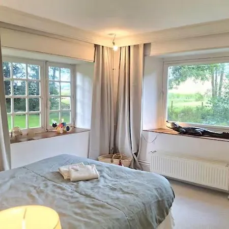 Maison Avec Riviere Et Petit Etang